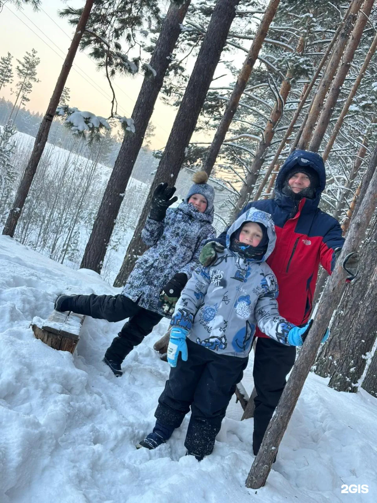 Семейная зимняя прогулка в тайге